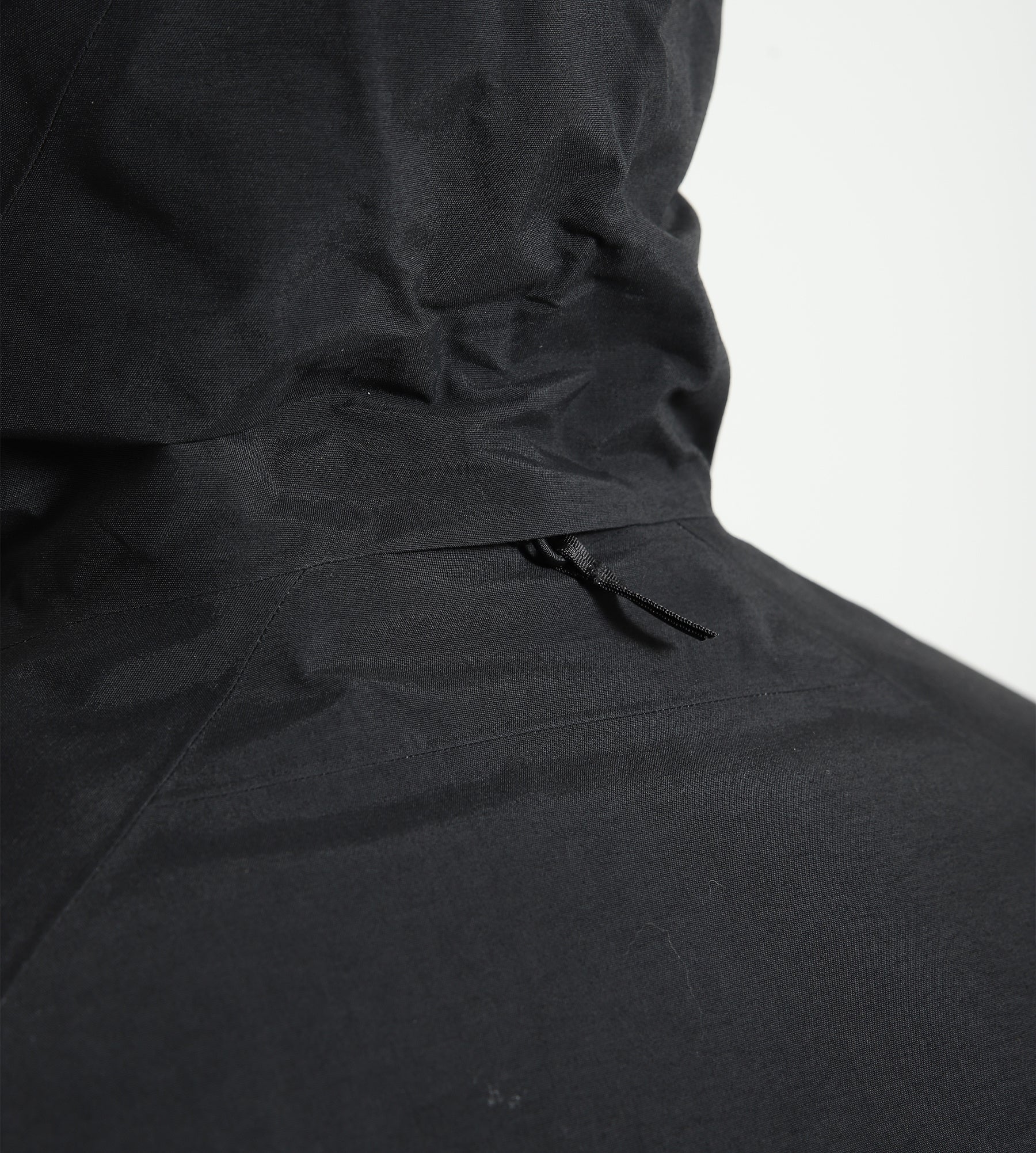 Veilance Monitor Down Coat Black - Image 4