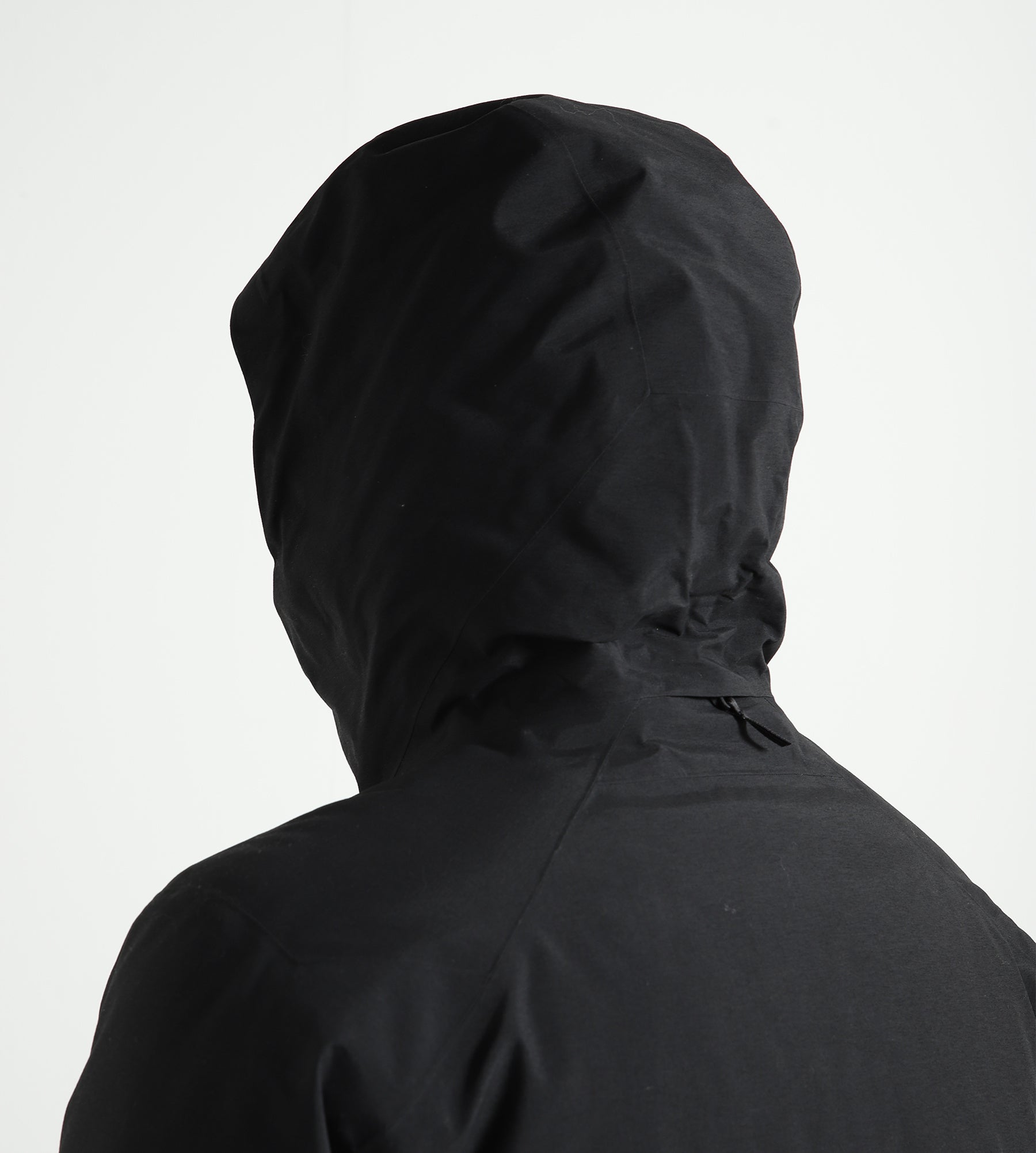 Veilance Monitor Down Coat Black - Image 3
